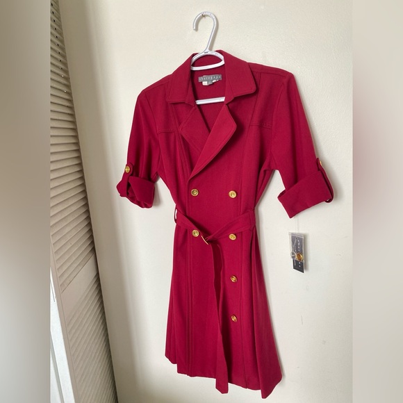 Red long coat with belt. - Picture 6 of 6